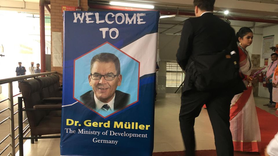 stern-Reporter Tilman Gerwien reist mit Entwicklungsminister Gerd Müller