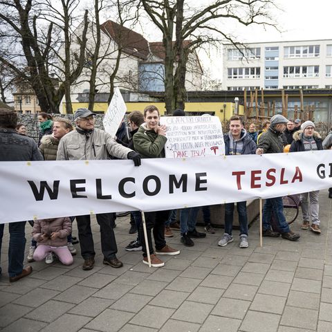 Elektro-Pionier: Tesla baut in Brandenburg: Was macht die neue Fabrik mit den Menschen vor Ort – jetzt schon?