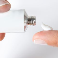 Schmerzen lindern: So erkennen Sie eine Nagelbettenzündung und behandeln Sie sie richtig