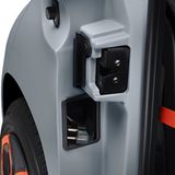 Das Ladekabel des Citroen Ami wird im Türholm verstaut