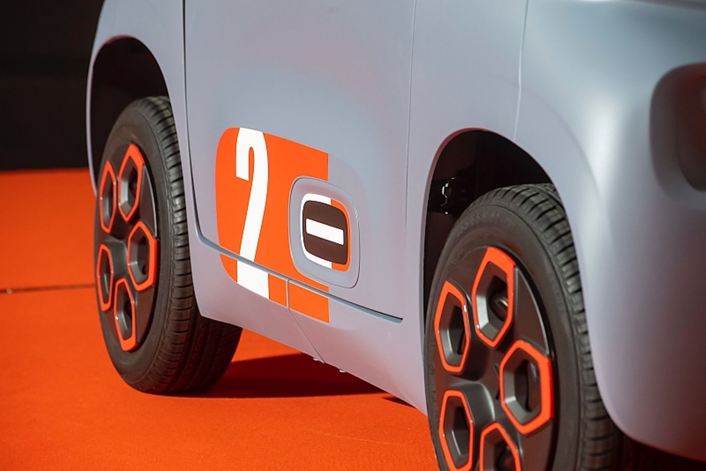 Der Citroen Ami läßt sich mit Stickern individualisiere