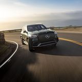 Langgezogene Kurven nimmt der Mercedes-AMG GLS 63 4Matic+locker