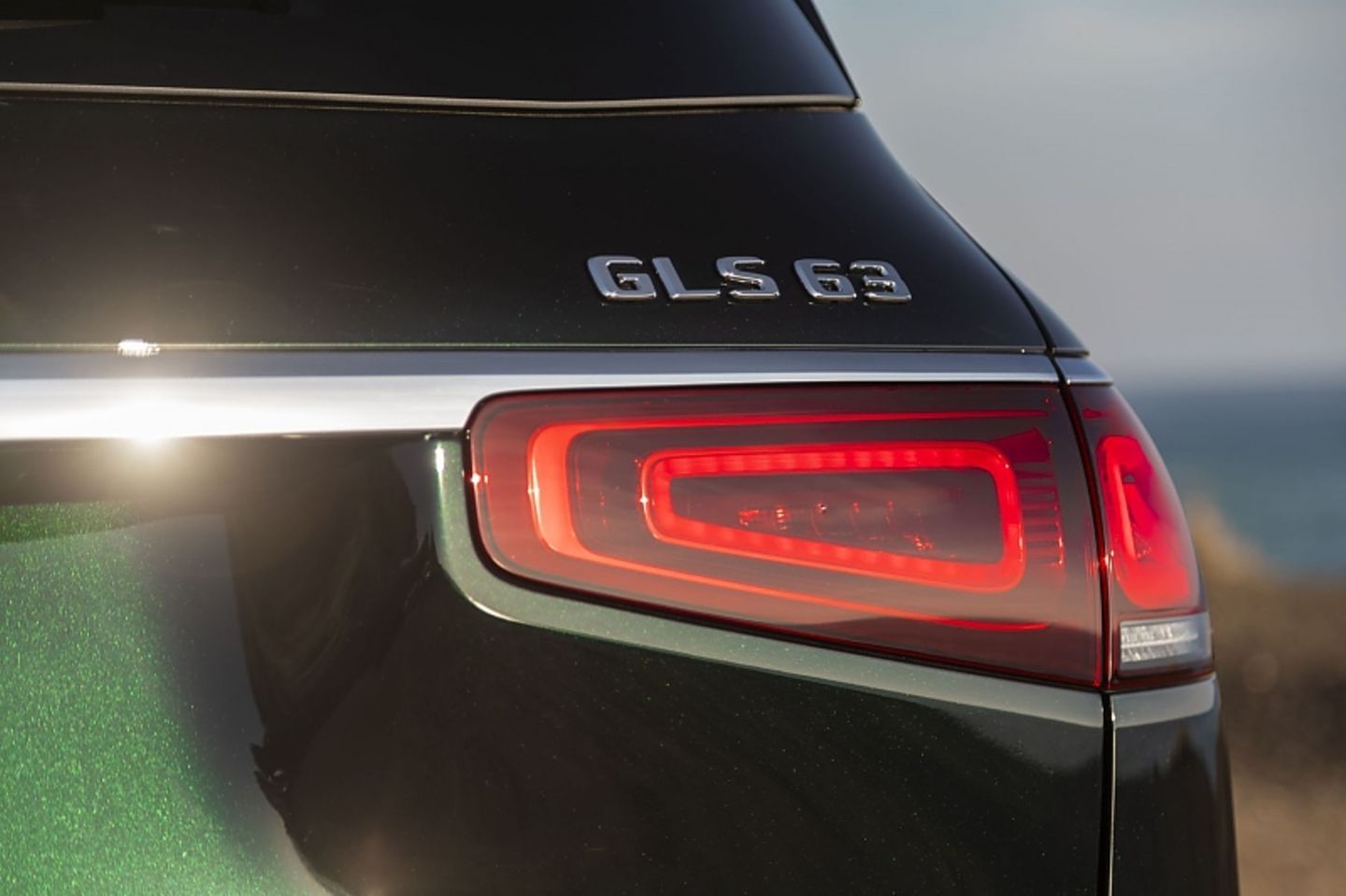 Diese Rücklichter werden die meisten vom schnellen SUV sehen