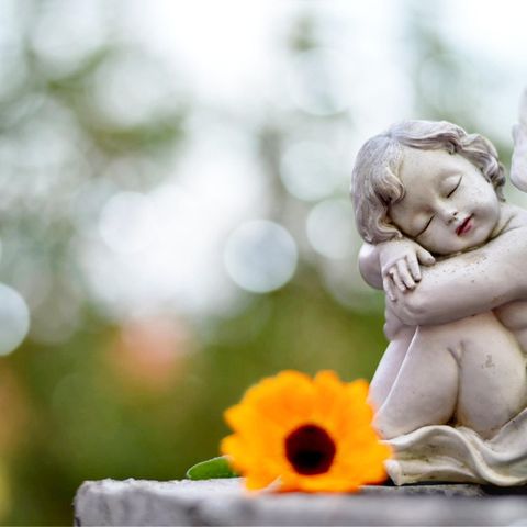Der Engel ist das Sinnbild des Friedens und der Harmonie. Es gibt jedoch auch Religionen, die ganz ohne ihn auskommen. 