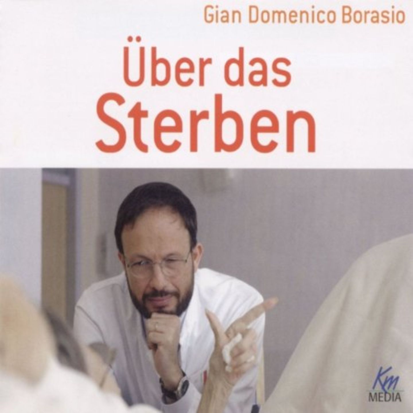 Umgang mit dem Tod: Über das Sterben: Was wir wissen. Was wir tun können. Wie wir uns darauf einstellen Gian Domenico Borasio gehört zu den renommiertesten Palliativmedizinern Europas. Geburt und Tod haben viel gemeinsam, sagt er. Beides sind Ereignisse, für die die Natur bestimmte Programme vorgesehen hat. Sie laufen dann am besten ab, wenn sie möglichst wenig gestört werden. Palliativbetreuung und Sterbebegleitung, wie Borasio sie versteht, sind deshalb viel mehr als medizinische Symptomkontrolle. Vor allem leben sie von der Kommunikation, dem Gespräch zwischen allen Beteiligten, das die medizinische, psychosoziale und spirituelle Betreuung erst möglich macht. Borasio beschreibt, was wir heute über das Sterben wissen und welche Mittel und Möglichkeiten wir haben, unsere Angst vor dem Tod zu verringern sowie uns auf das Lebensende vorzubereiten. Zum Hörbuch. Über das Sterben: Was wir wissen. Was wir tun können. Wie wir uns darauf einstellen Gian Domenico Borasio gehört zu den renommiertesten Palliativmedizinern Europas. Geburt und Tod haben viel gemeinsam, sagt er. Beides sind Ereignisse, für die die Natur bestimmte Programme vorgesehen hat. Sie laufen dann am besten ab, wenn sie möglichst wenig gestört werden. Palliativbetreuung und Sterbebegleitung, wie Borasio sie versteht, sind deshalb viel mehr als medizinische Symptomkontrolle. Vor allem leben sie von der Kommunikation, dem Gespräch zwischen allen Beteiligten, das die medizinische, psychosoziale und spirituelle Betreuung erst möglich macht. Borasio beschreibt, was wir heute über das Sterben wissen und welche Mittel und Möglichkeiten wir haben, unsere Angst vor dem Tod zu verringern sowie uns auf das Lebensende vorzubereiten. Zum Hörbuch.