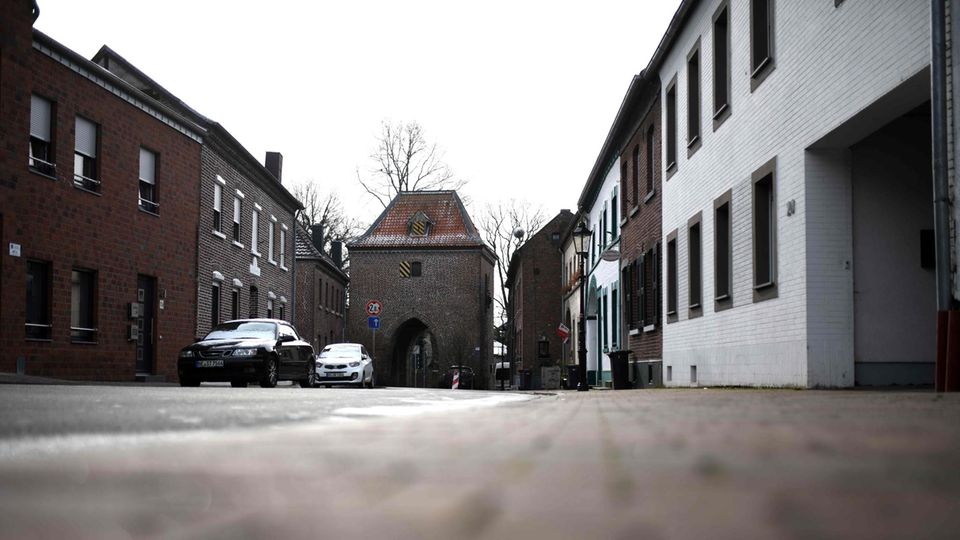 Leere Straßen im Dorf Gangelt im Kreis Heinsberg