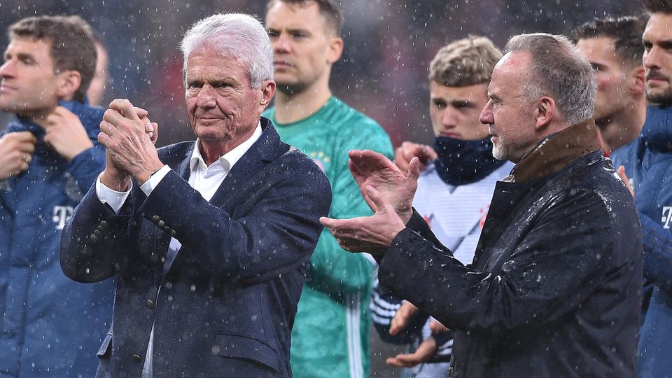 Bayern-Boss Karl-Heinz Rummenigge und die Bayern-Spieler solidarisierten sich am Samstag mit TSG-Mäzen Dietmar Hopp