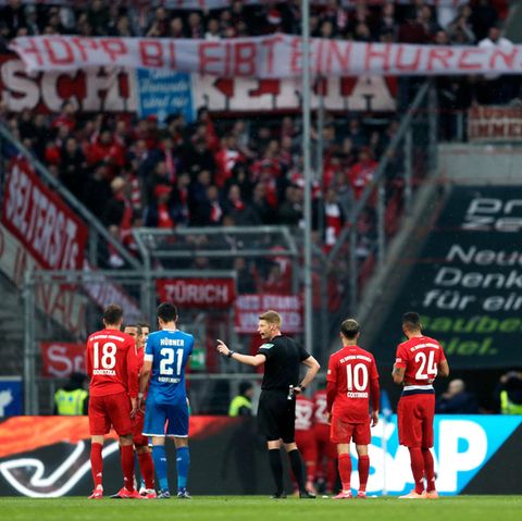 Bayern- und Hoffenheim-Profis weigerten sich nach der zweiten Spielunterbrechung, vernünftig weiterzuspielen