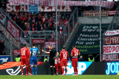 Bayern- und Hoffenheim-Profis weigerten sich nach der zweiten Spielunterbrechung, vernünftig weiterzuspielen