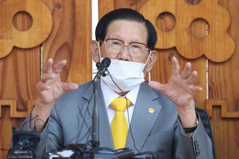 Lee Man Hee, Sektengründer und geistigen Führer der Shincheonji-Kirche Jesu, hält in seiner Villa eine Pressekonferenz ab