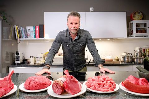 Jenke von Wilmsdorff isst zwei Wochen lang ausschließlich Fleisch.