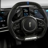 Das Lenkrad ist oben und unten abgeflacht