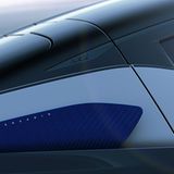 Die Karosserie wird von Hand aufwändig dreifarbig lackiert