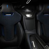 Die Sportschalen sorgen für Seitenhalt bei Kurvenfahrten