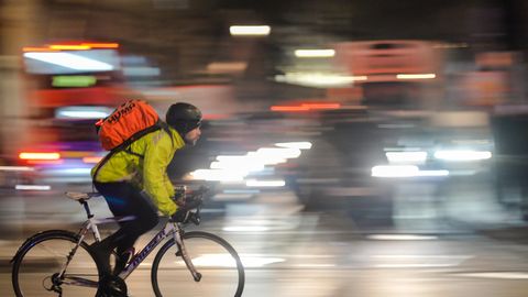 Autofahren soll langsamer werden, Radfahren sicherer.
