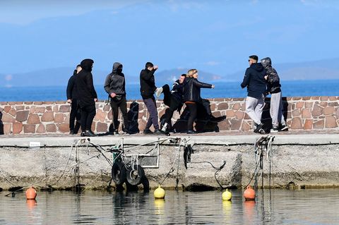 Ein Bild zeigt offenbar einen Übergriff auf einen Journalisten