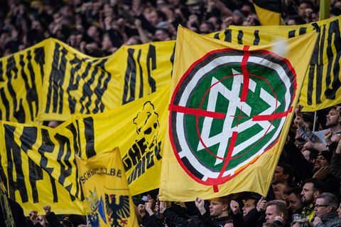 BVB-Anhänger machen deutlich, wer das gemeinsame Feindbild ist: der DfB