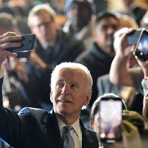 Joe Biden am Super Tuesday: Selfie mit seinen Supportern