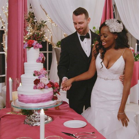 Lauren und Cameron schneiden in "Love Is Blind" ihre Hochzeitstorte an