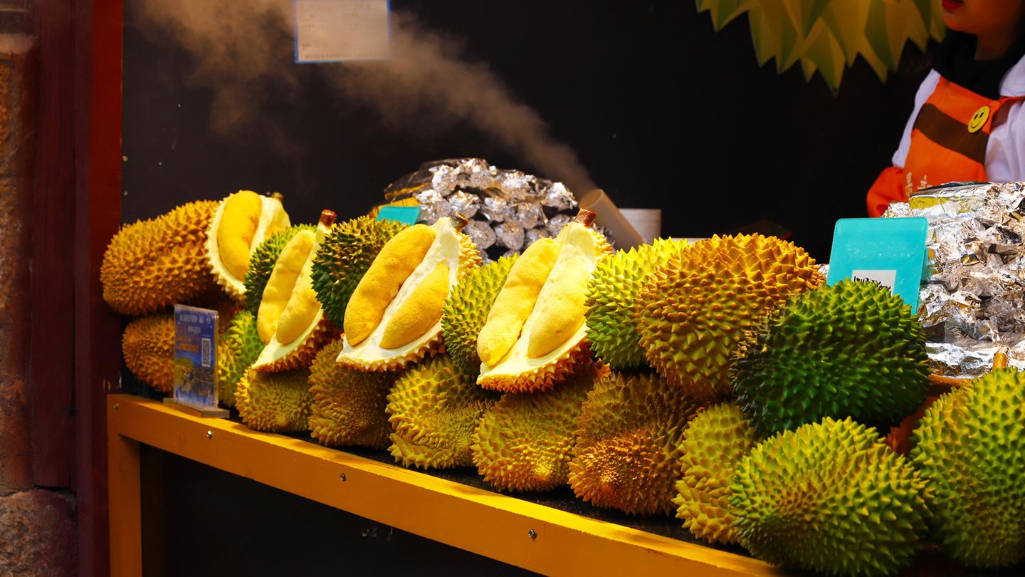Trotz ihres ekelhaften Geruchs ist die "Stinkfrucht" genannte Durian in Asien sehr beliebt