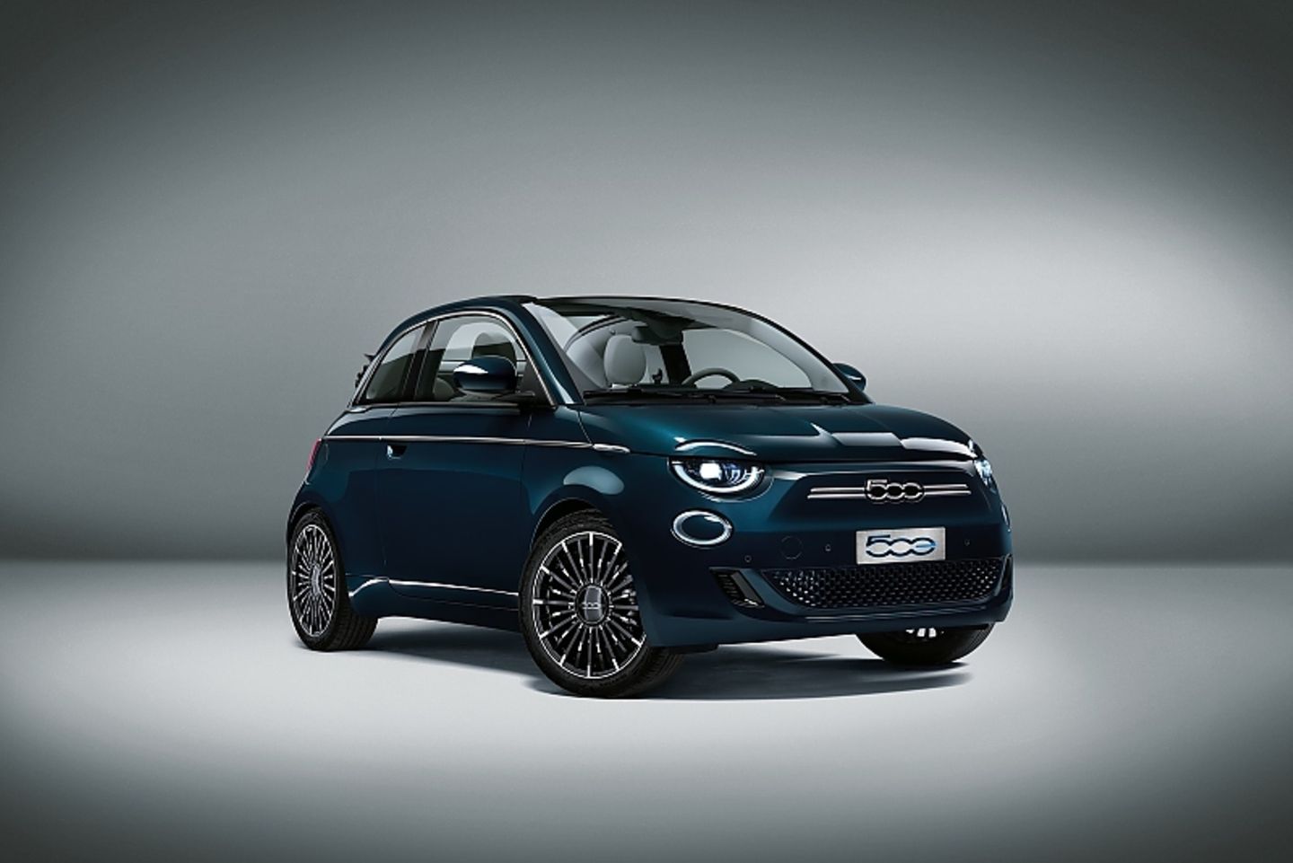 Fiat 500 Electric Italo Schnuckel Mit Stecker Stern De