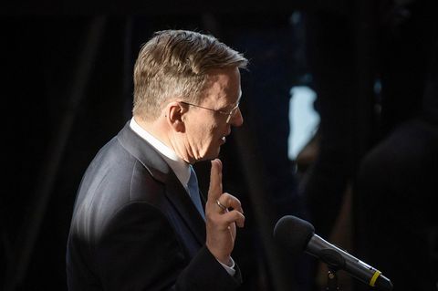 Der neu gewählte Ministerpräsident Bodo Ramelow (Die Linke) leistest seinen Amtseid im Landtag