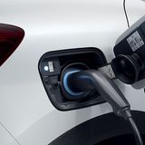 Beim Renault Captur E-Tech PHEV Ladestecker rechts