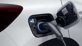 Beim Renault Captur E-Tech PHEV Ladestecker rechts
