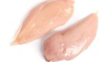 Kaufen Sie Hähnchenbrust nicht einzeln  Sie sind das teuerste Stück Fleisch vom Huhn, weil Verbraucher Fleisch lieben, das knochenlos ist. Tatsächlich sparen Sie jede Menge Geld, wenn Sie entweder ein ganzes Huhn kaufen - oder aber zu Flügeln oder Schlegeln reifen.