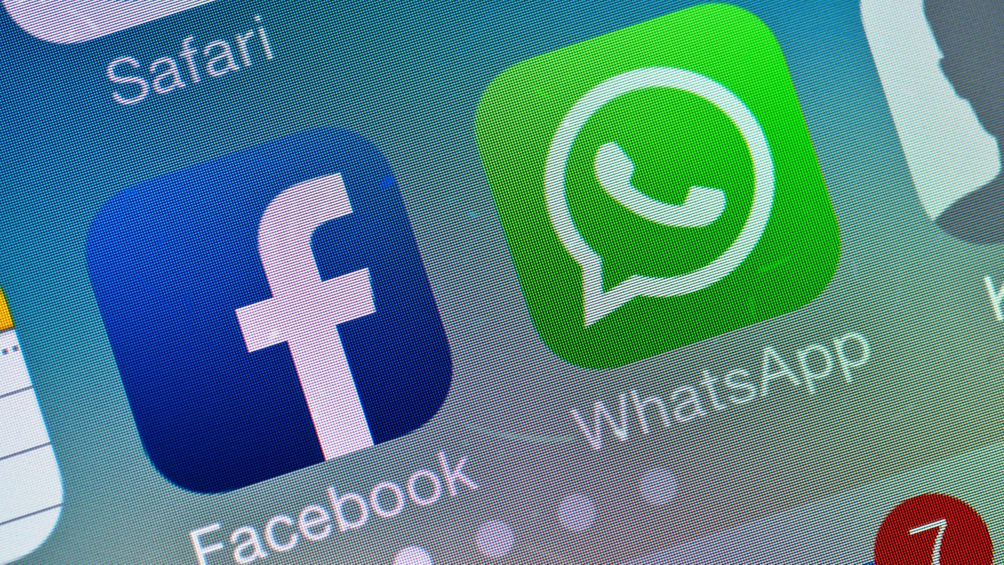 WhatsApp-Logo auf einem Smartphone