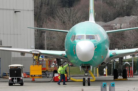 Eine Boeing 737 Max 8 steht vor dem Boeing-Werk in Renton im Bundesstaat Washington