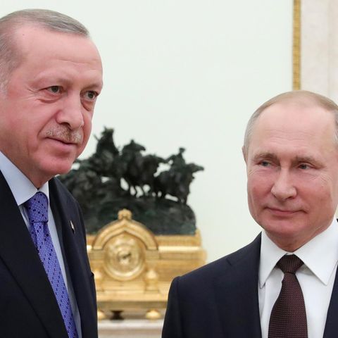 Russlands Präsident Wladimir Putin (r.) und der türkische Staatschef Recep Tayyip Erdogan (l.) haben sich auf eine Waffenruhe für die nordwestsyrische Provinz Idlib geeinigt