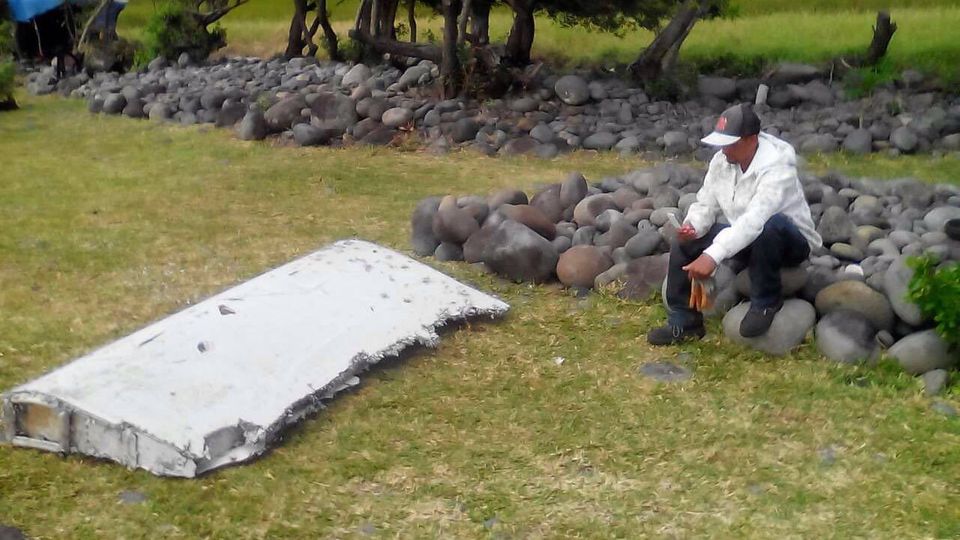 Ende Juli 2015 wurde dieses Wrackteil von MH370 auf der Insel La Reunion angespült