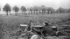 Das letzte Aufgebot: Der Volkssturmmann sollte mit seinem Panzerschreck die sowjetischen Panzerarmeen vor Berlin aufhalten. 