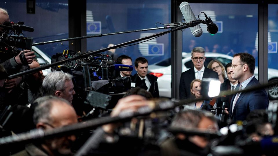 Gesundheitsminister Jens Spahn (CDU) spricht vor Medienvertretern