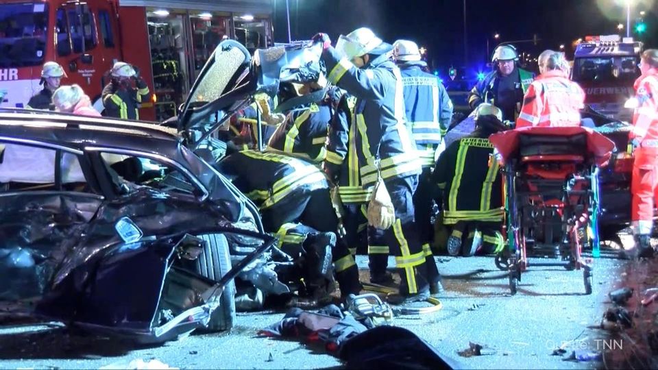 Weinheim: Vier Menschen nach schwerem Unfall im Krankenhaus