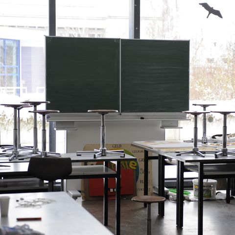 Viele Klassenzimmer bleiben derzeit leer – Schuld ist das Coronavirus