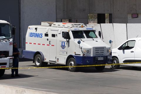 Wagen einer Sicherheitsfirma auf dem Flughafen von Santiago de Chile