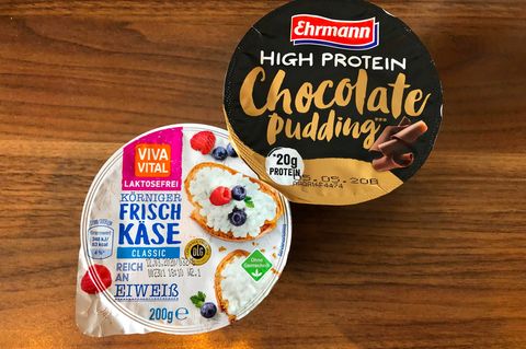 Körniger Frischkäse und ein Schokoladen-Pudding mit besonderem Protein-Gehalt