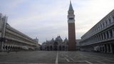 Ein völlig leerer Markusplatz: Venedig klagte in den letzten Jahren zunehmend über den massenhaften Touristenandrang. In diesem Frühjahr hat das Coronavirus das Problem für die Venetianer gelöst - auch wenn die Italiener sich die Lösung wohl anders vorgestellt haben. 