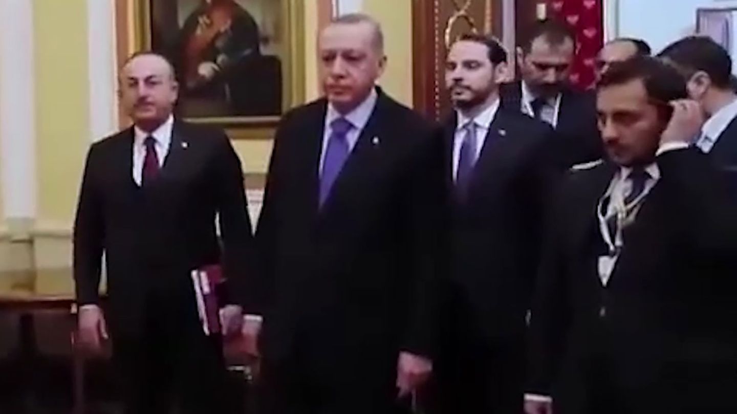 Эрдоган с портретом Путина