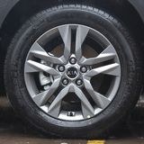 Auf Wunsch roll der Seltos auf 17 Zoll Reifen