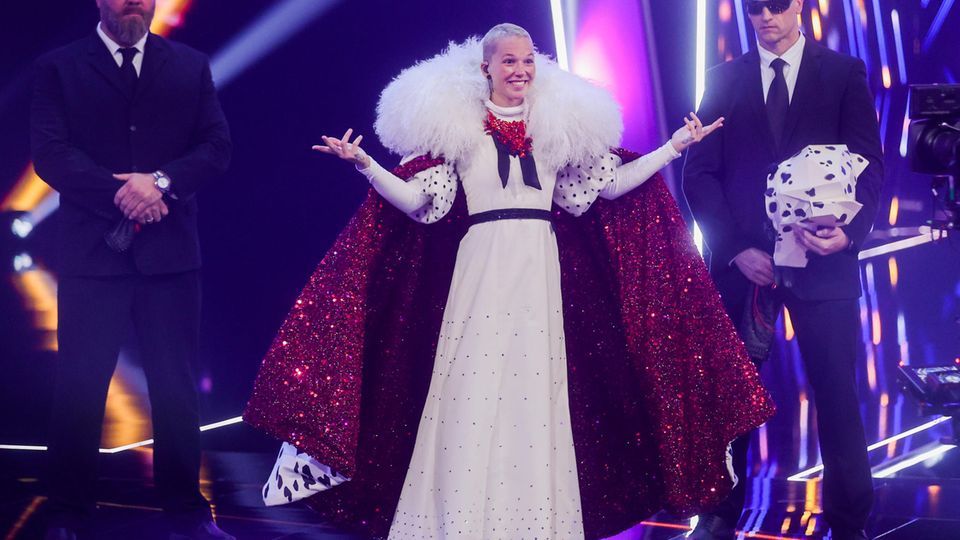 Enttarnt: Stefanie Heinzmann, Sängerin, als "Der Dalmatiner" 