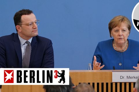 Bundesgesundheitsminister Jens Spahn an der Seite von Kanzlerin Angela Merkel 