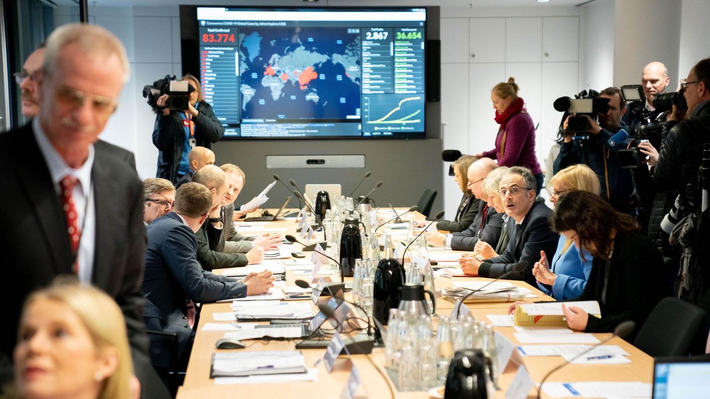 Krisentreffen Tödliches Virus Breitet Sich Weiter Aus Was Die Regierung Beschlossen Hat - s3q8lax