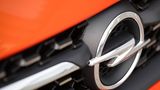 Der Kleinwagen ist das zweite von vier elektrifizierten Modellen mit dem Blitz auf dem Kühlergrill, die dieses Jahr auf den Mark