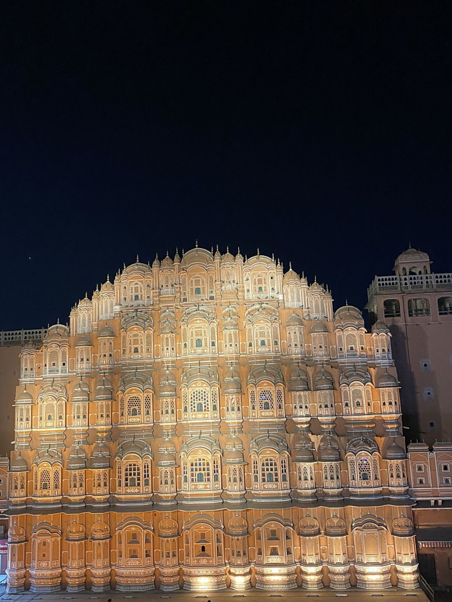 Der Palast der Winde (Hawa Mahal) in der Altstadt von Jaipur