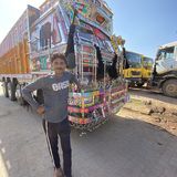 Viele Lkws sind farbenprächtig ausgeschmückt