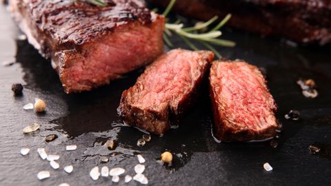 Fleisch auf einem Teller