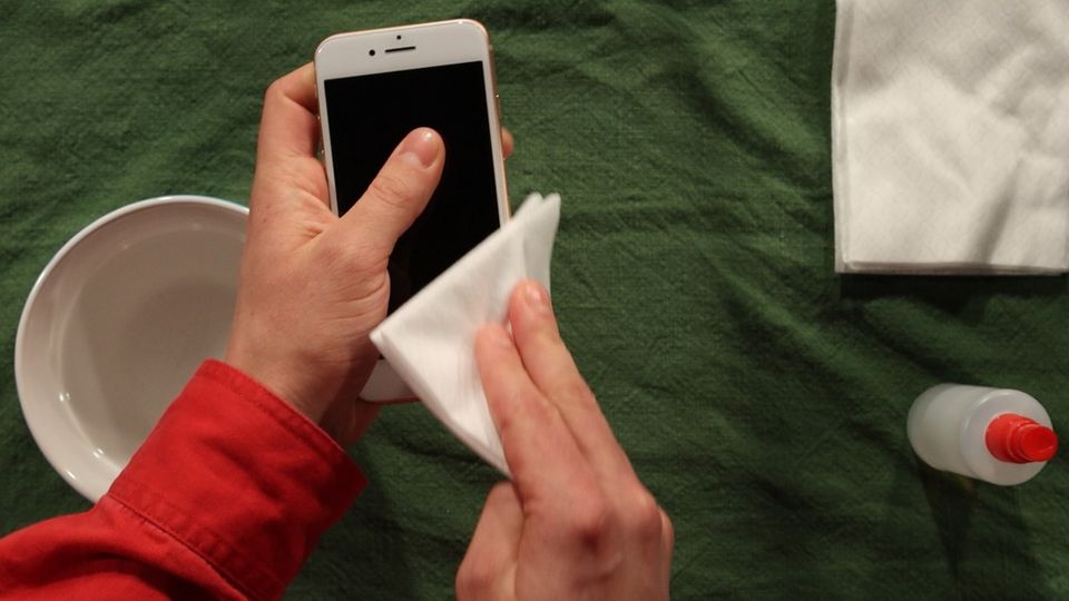 Coronavrius: Das Smartphone richtig desinfizieren